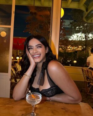 Jassym Lora Instagram - Energy doesn’t lie🖤  top from @aiahboutique