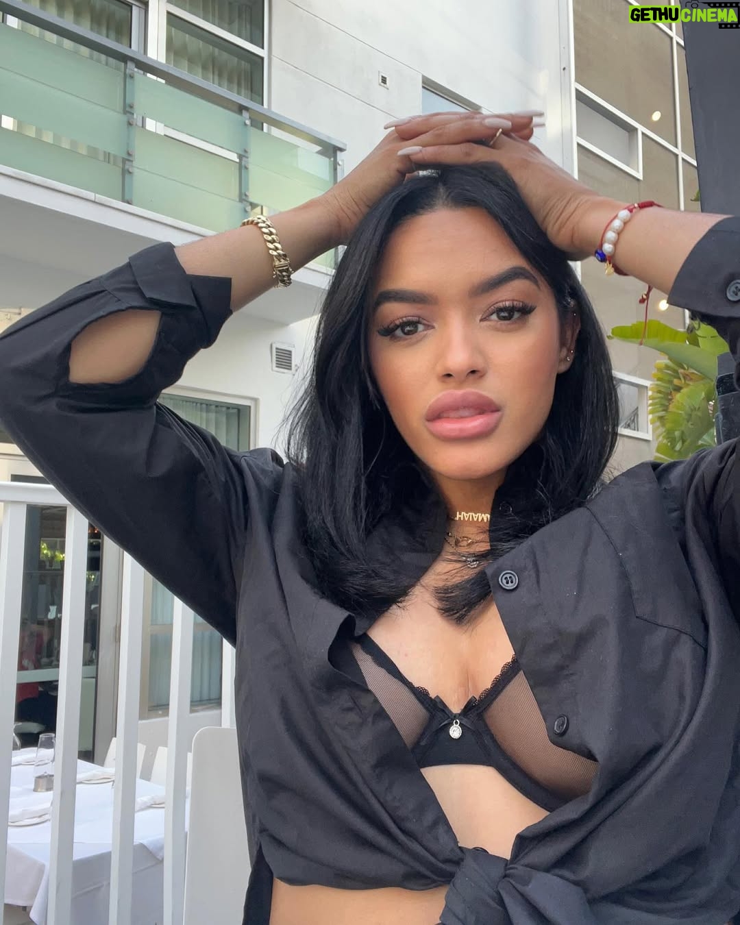 Jassym Lora - 33.5K Likes - Tan solo bésame y Sabrás…