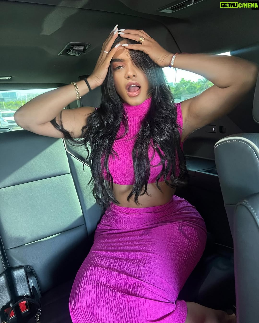 Jassym Lora - 15.7K Likes - soy un maquinón, pero me tenían empty
Me sentía fea como Betty y ahora soy pretty 🌈