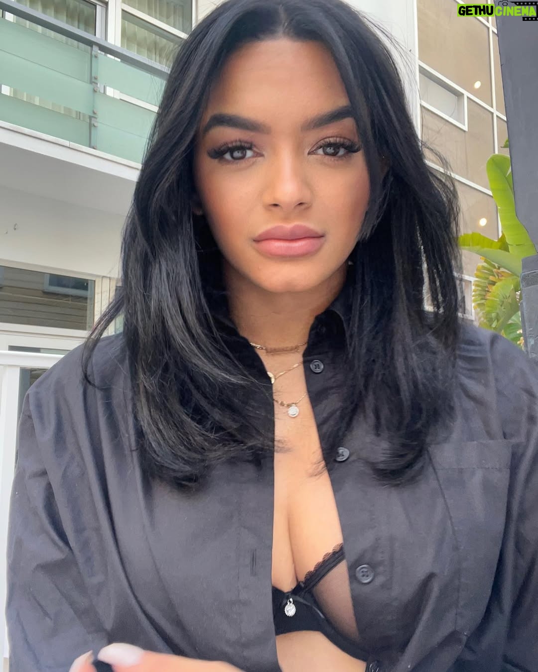 Jassym Lora - 33.5K Likes - Tan solo bésame y Sabrás…