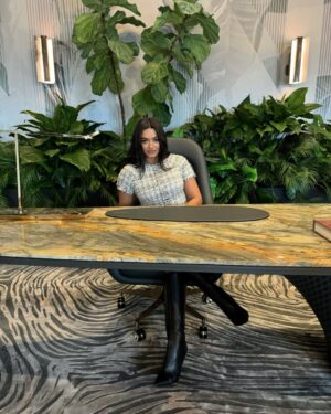 Jassym Lora Instagram - I guess I was the right person for the job. 💸