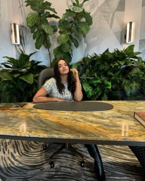 Jassym Lora Instagram - I guess I was the right person for the job. 💸