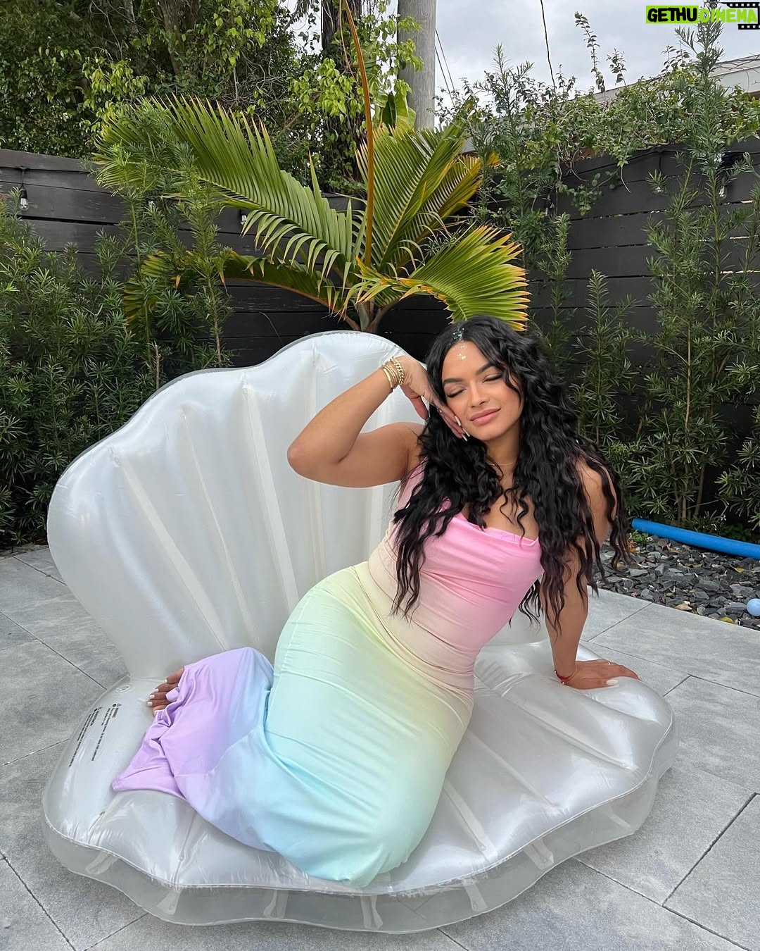 Jassym Lora - 11.2K Likes - Mama mermaid 🧜🏼♀️