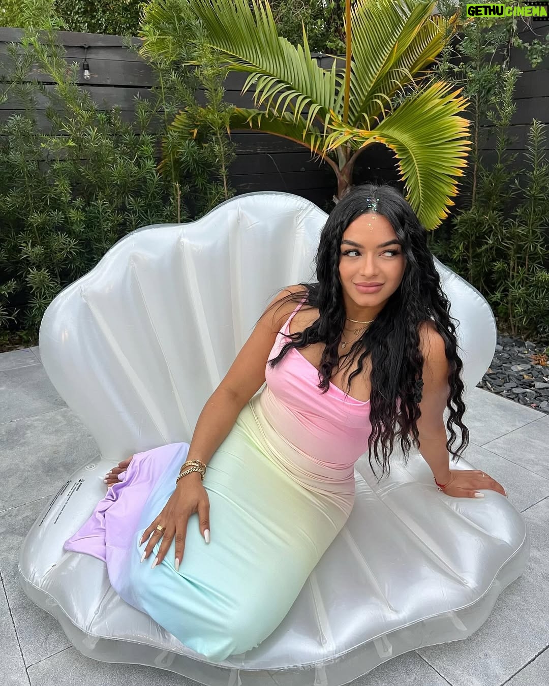 Jassym Lora - 11.2K Likes - Mama mermaid 🧜🏼♀️