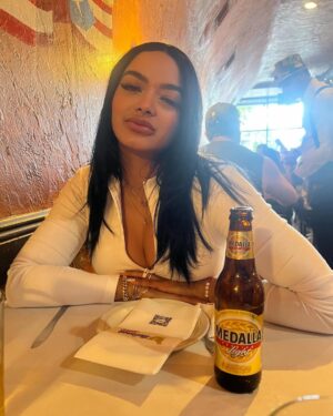 Jassym Lora Instagram - Feed me..
