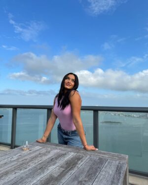 Jassym Lora Instagram - no chains, just me. 🧜🏽‍♀️