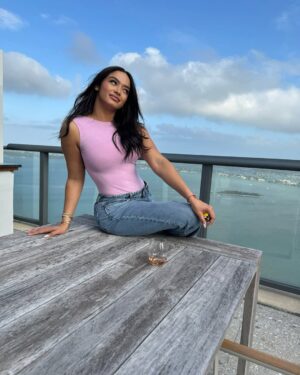 Jassym Lora Instagram - no chains, just me. 🧜🏽‍♀️