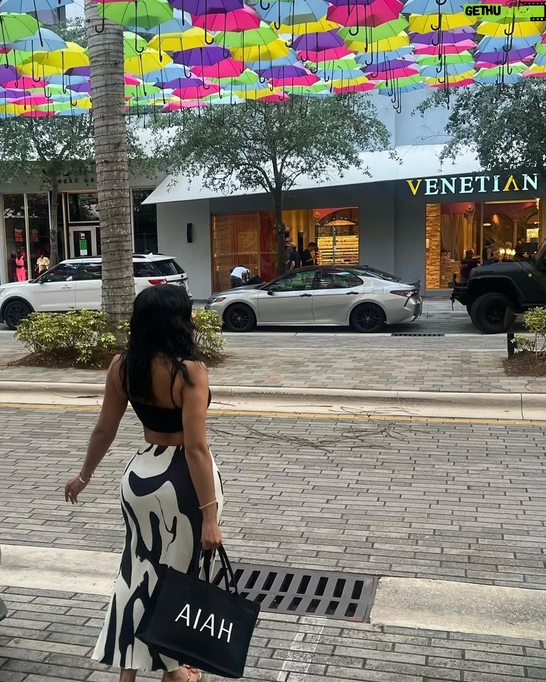 Jassym Lora - 25.1K Likes - Hablando claro tengo un problema.. #theAIAHbag
