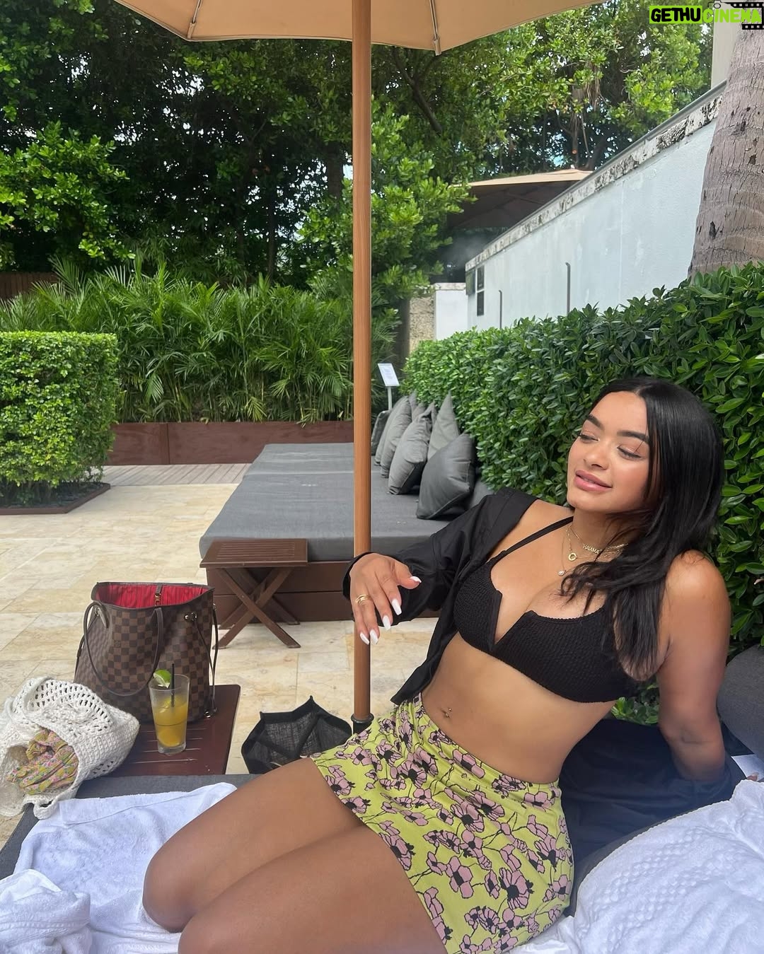 Jassym Lora - 17.9K Likes - Que HP ganas tengo de besarte..