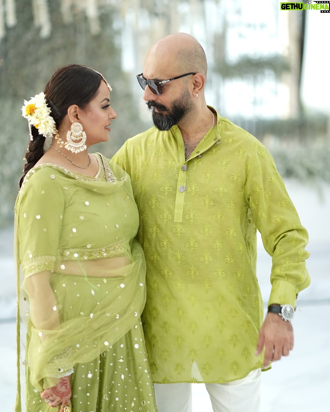 Javeria Abbasi - 29.2K Likes - Me n mine 🧡 @adeel.haider1 ♥️ #love #green #family #husbandandwife @ybq.designstudios