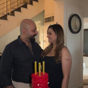 Javeria Abbasi Instagram - Wonderful night 🧡  @adeel.haider1 @adeelhusain78 @mejozee @ash12121 #juvariaabbasi #birthday