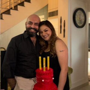 Javeria Abbasi Instagram - Wonderful night 🧡  @adeel.haider1 @adeelhusain78 @mejozee @ash12121 #juvariaabbasi #birthday
