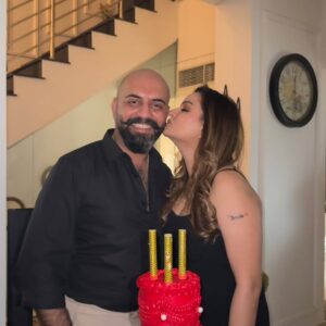 Javeria Abbasi Instagram - Wonderful night 🧡  @adeel.haider1 @adeelhusain78 @mejozee @ash12121 #juvariaabbasi #birthday