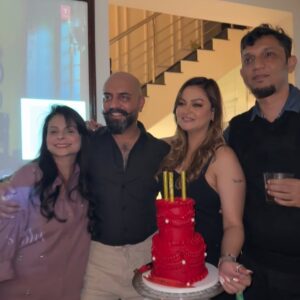 Javeria Abbasi Instagram - Wonderful night 🧡  @adeel.haider1 @adeelhusain78 @mejozee @ash12121 #juvariaabbasi #birthday