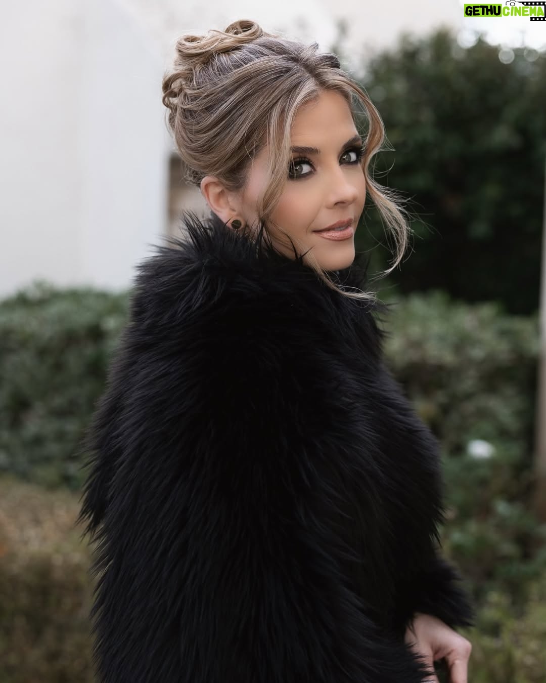 Jen Lilley - 8.5K Likes - When @honeybeileen does your glam and then insists on a super fast (literally 2 minutes or less) photo shoot before you head out and these are the results…it deserves a spot on the feed.
Thank you Eileen for getting me ready for the MovieGuide awards! Thank you @tedbaehr for inviting me back to such an important event and allowing me the honor of presenting alongside my dear friend @cameronmathison.
See who took home the Teddy’s by tuning into the 32nd Annual Movieguide Awards, airing on Great American Family on March 6 at 8 PM ET.
#movieguideawards @movieguide @greatamericanfamily