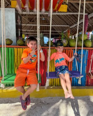 Jen Lilley Instagram - Had to share a few more photos because this trip was incredible!

#cozumel #familytrip #momlife