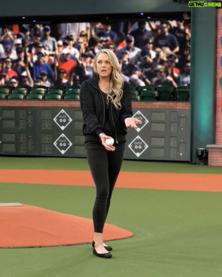 Jennie Finch - 5.1K Likes - 2008 Olympic Gold Medalists Jennie Finch and Natasha Watley stopped by MLB Network Wednesday to celebrate National Girls and Women in Sports Day! 👏
#NGWSD