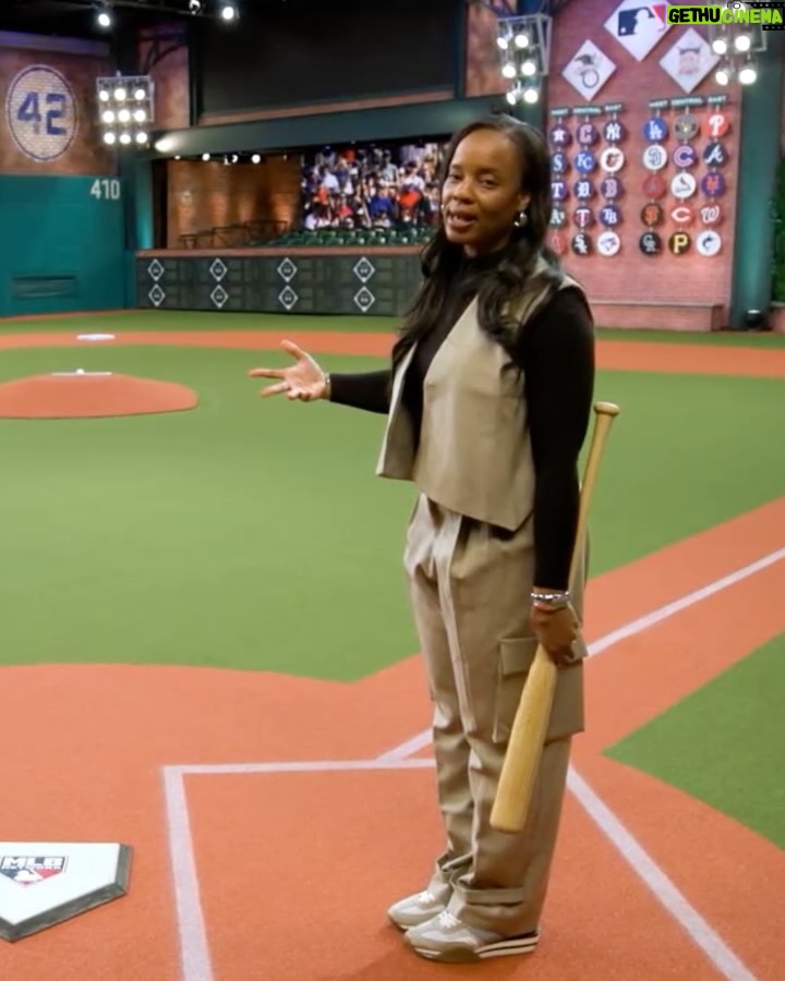 Jennie Finch - 5.1K Likes - 2008 Olympic Gold Medalists Jennie Finch and Natasha Watley stopped by MLB Network Wednesday to celebrate National Girls and Women in Sports Day! 👏
#NGWSD