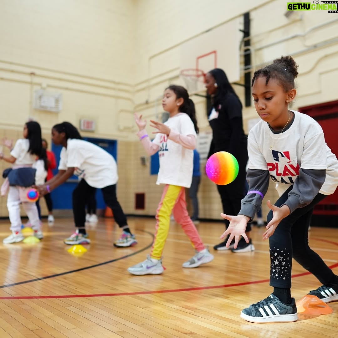 Jennie Finch - 5.5K Likes - We celebrated #NGWSD with our MLB Youth Ambassadors at P.S. 111 Adolph S. Ochs! 🌟
Thank you to the students & teachers for welcoming Jennie, Natasha, and our staff!