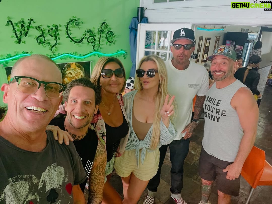 Jennifer Gimenez - 5.4K Likes - What a day with great friends @peteralfonsoderosa @jennifergimenez @ashhamilton @leahmccourtmma @brandon__novak ‼️‼️
Checked out the lake worth art fest and it did not disappoint🏄♀️🏄♀️
Find your tribe and go live life🏖️👊✌️
#TimJenn #DopeToHope #MMAChamp #SuperModel #Actors #Musician #Recovery #MakeUpArtist #SoberLife #RealityTV #MyTribe