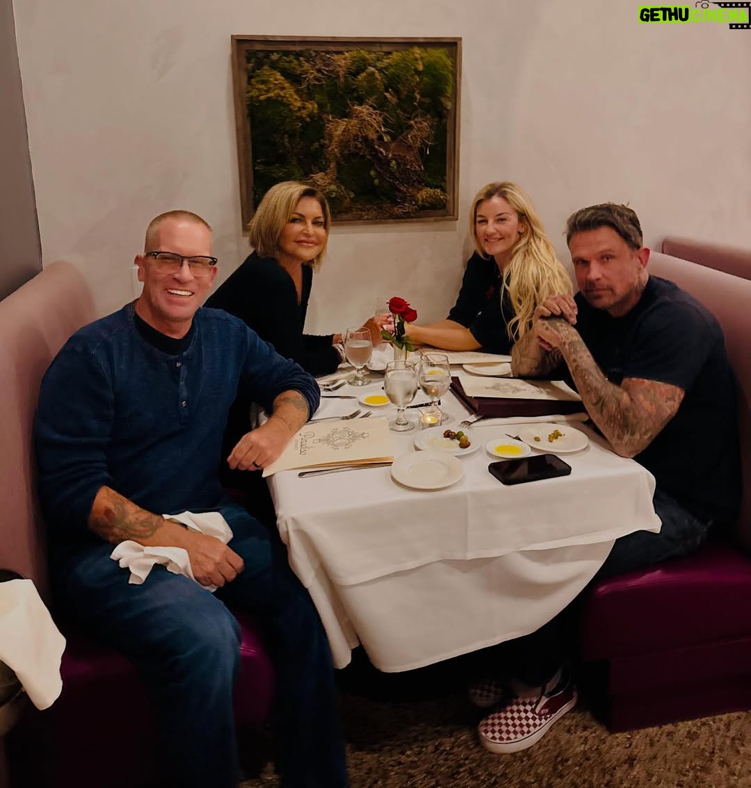 Jennifer Gimenez - 6.7K Likes - What a perfect night. It was so much fun filled with laughter and the best of friends. Its pretty amazing to say that @hamilton8213 and I have been friends for 30 years and we revert to our teenage years when we see each other. He is family. My heart melts knowing how close my gorgeous hubs @timryandopeman and Ash are. The greatest part is spending time with my beautiful, badass, MMA Champ @leahmccourtmma . Omg I love you girl. It was a damn good time.
xoJG💋