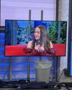 Jennifer Messina Instagram - Hey Central California! What did you think of “My Way”?

@ksee24 #fresno #centralvalley #overnightpublicity #myway #music #californialove #californiadreaming