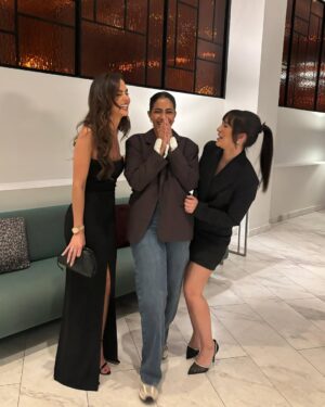 Jennifer Metcalfe Instagram - Wow. Jen & Nadine are looking unreal for the #BroadcastAwards this evening! SWIPE for a surprise… it’s only their onscreen cousin @mandipgill_ aka PHOEBE MCQUEEN! 😍 This is the best reunion ever. #Hollyoaks