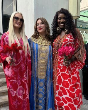 Jennifer Tilly Instagram - Welcome to my fabulous Caftans and Caviar party tonight on Real housewives of Beverly Hills! 💐🍹 Will the fish eggs fly? 🤔 Tune in tonight to find out! #rhobh