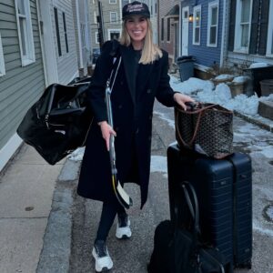 Jenny Taft Instagram - Checked a hockey bag for the first time in … let’s say 20 years? 🤣 

Flying to LA now to skate in a celeb and NHL All-Star Alumni charity game to aid in the recovery of the Los Angeles wildfires. Will be such a special day. Thank you @lakings @nhl for the invite! 

Just found out my coaches are Will Ferrell and Snoop Dogg … hopefully they put me on the first line with Justin Bieber. Will report back! 🤣🏒❤️

#SkateForLAStrong #Hockeywood #LAStrong