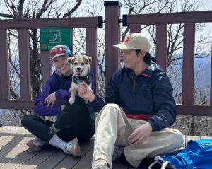 Jeon Hye-jin Instagram - 콧구멍 가득 봄 냄새 담고 왔더니 또 눈이 웬 말이냐⛰️😲