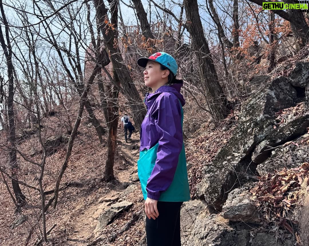 Jeon Hye-jin - 3.6K Likes - 콧구멍 가득 봄 냄새 담고 왔더니 또 눈이 웬 말이냐⛰️😲