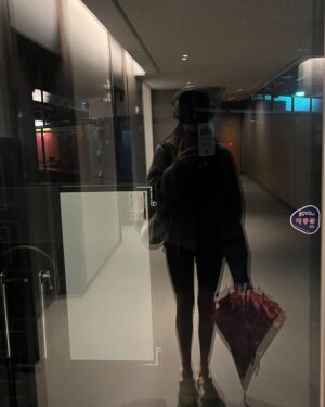 Jeong So-ri Instagram - 요즘. 보고 먹고 들은 것!