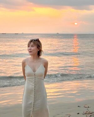 Jess Lee Instagram - Happy Valentine’s Day
📷 @kaia1ee 
.
#throwback #aonangkrabi 
#krabisunset
