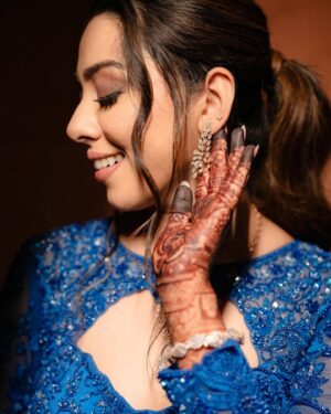Jheel Mehta Instagram - Portraits from the sangeet ✨

Jewellery: @antarajewellery 
Photos: @ivoryfilms.in 

#JheelKePyaarMeDube #JheelMehta #Sangeet #diamondjewelry