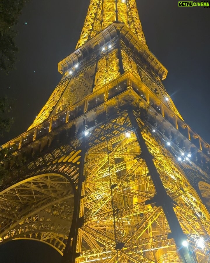 Ji E-su - 2.3K Likes - Falling in love with Paris 💕🥐☕️