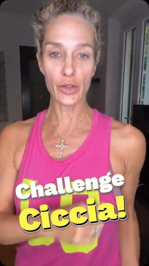 Jill Cooper Instagram - **🗓️ #30GiorniPerTe - Sfida Ciccia! 💪** 

Hai più di 50 anni e vuoi dire addio alla fastidiosa ciccia sotto le ascelle e intorno al reggiseno? Questa sfida è per te! 🔥 
Per i prossimi 30 giorni, seguiremo insieme esercizi mirati per scolpire la parte superiore del corpo e consigli alimentari per ottenere risultati visibili. 
Niente scuse, solo determinazione! 

✅ *Cosa fare:* 
1. Salva questo post. 
2. Metti ❤️ e commenta “Ci sono!” per unirti alla sfida. 
3. Condividi nelle storie taggandomi per supportarci a vicenda! 

Ogni giorno pubblicherò esercizi, consigli e motivazione. Iniziamo insieme questo viaggio verso una versione più forte e sicura di noi stesse! Sei pronta? 
Tagga un’amica che deve farlo con te! 💖 

#FitnessOver50 #Sfida30Giorni #BracciaTonde #SchienaScolpita #DonneInForma #WorkoutMotivation #CuraDiTe #jillcooper