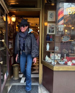 Jill Zarin Instagram - There is nothing better than a 3 hour lunch with one of your dearest friends who you haven’t seen in a long time. So much good gossip!😜Then we decided to look for cute guys just for fun in an old fashioned barber shop. Not bad! lol!