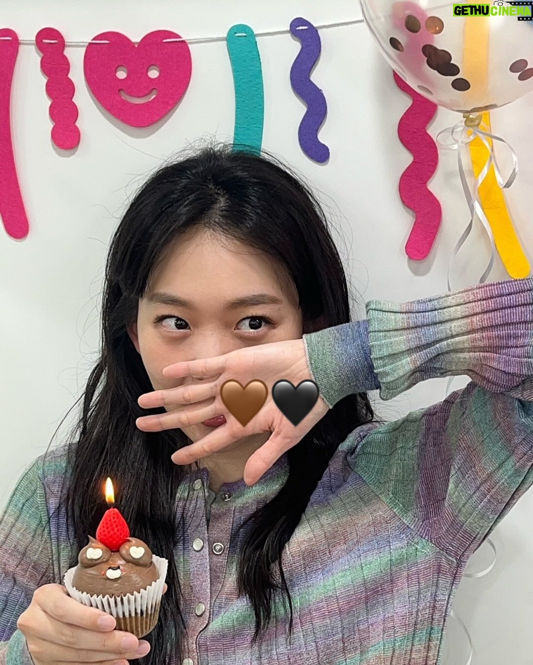 Jin Ki-joo - 50.5K Likes -