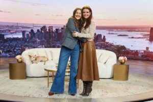 JoAnna Garcia Instagram - There are just some people that fill you up and make you happy. I know I’m not alone in feeling that about @drewbarrymore . I loved visiting her beautiful show. We got to reminisce over the years we have known each other and celebrate being in really beautiful moments in our lives. Drew, you’re a special one and anyone who gets to walk through your stage doors leaves with a smile on their face because of you and the incredible team surrounding you! Thanks for having me! Tune in to the @thedrewbarrymoreshow TODAY! 💛