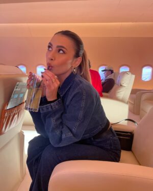 Joanna Chimonides Instagram - Progressive laughing fit incoming … 😂 I’ve been doing this job for 6 years & I still can’t be normal & get a serious picture 

A night with @meta @instagram family 🤍 and no I’m not on a PJ😂