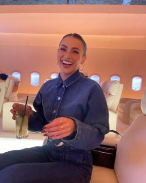 Joanna Chimonides Instagram - Progressive laughing fit incoming … 😂 I’ve been doing this job for 6 years & I still can’t be normal & get a serious picture 

A night with @meta @instagram family 🤍 and no I’m not on a PJ😂