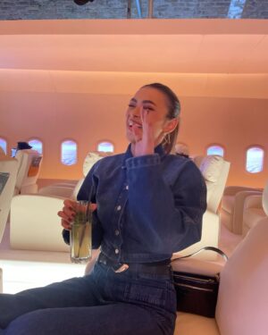 Joanna Chimonides Instagram - Progressive laughing fit incoming … 😂 I’ve been doing this job for 6 years & I still can’t be normal & get a serious picture 

A night with @meta @instagram family 🤍 and no I’m not on a PJ😂