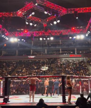 Joanna Jędrzejczyk Instagram - UFC w Londynie za nami 🏴󠁧󠁢󠁥󠁮󠁧󠁿👋🏻
Już nie możemy się doczekać kolejnych walk ✊🏻⚔️

@janblachowicz @joannajedrzejczyk @tyburamarcin 
Dziękujemy za ogromne emocje! 🧨🏟️