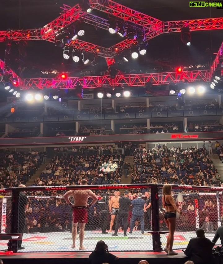 Joanna Jędrzejczyk - 28.8K Likes - UFC w Londynie za nami 🏴👋🏻
Już nie możemy się doczekać kolejnych walk ✊🏻⚔️
@janblachowicz @joannajedrzejczyk @tyburamarcin
Dziękujemy za ogromne emocje! 🧨🏟️