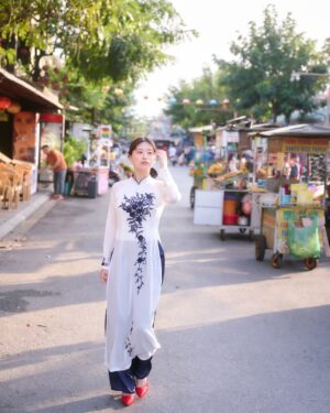 Jonishi Rei Instagram - 本日発売！#上西怜2nd写真集 「#私らしさ」
*⑅︎୨୧┈︎┈︎発売まであと0日┈︎┈︎୨୧⑅︎*
⠀
⠀
皆さんの好きカットはどのれーちゃんでしたか〜🥰？

ぜひ、たくさん教えてください🌼
⠀
⠀
⠀
⠀
@kazutakanakamura_photo 📷
@sasoemiko 💄
@uptama 👗
⠀
#ベトナム #Vietnam #🇻🇳 #オフショット #海外 #写真集 #グラビア #gravure #水着 #海 #ポニーテール #彼女 #彼女感 #アオザイ #衣装 #việtnam #biển #đồbơi