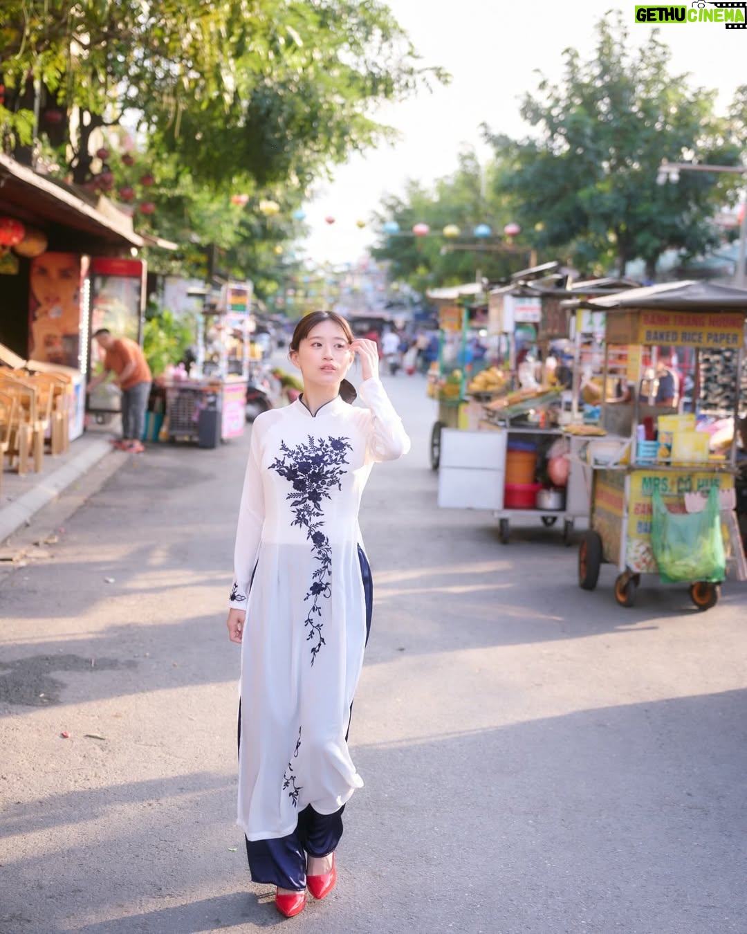 Jonishi Rei - 11.7K Likes - 本日発売！#上西怜2nd写真集 「#私らしさ」
*⑅︎୨୧┈︎┈︎発売まであと0日┈︎┈︎୨୧⑅︎*
⠀
⠀
皆さんの好きカットはどのれーちゃんでしたか〜🥰？

ぜひ、たくさん教えてください🌼
⠀
⠀
⠀
⠀
@kazutakanakamura_photo 📷
@sasoemiko 💄
@uptama 👗
⠀
#ベトナム #Vietnam #🇻🇳 #オフショット #海外 #写真集 #グラビア #gravure #水着 #海 #ポニーテール #彼女 #彼女感 #アオザイ #衣装 #việtnam #biển #đồbơi