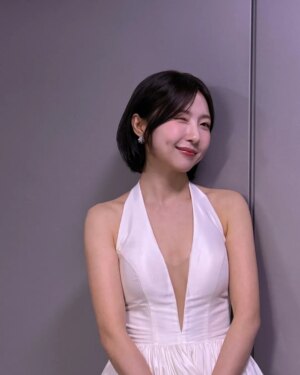 Joo Hyun-young Instagram - 상렬 선배님과 디제이상을 시상하는 영광을 누리게 되다니! 방송국에서 마주칠 때마다 늘 아빠처럼 다정하게 챙겨주시는 상렬 선배님. 오늘 내게 편도선 미인이라고 칭찬해주셨다. 너무 행복한 밤이다. ㅎㅎ 🫶 #2024sbs연예대상