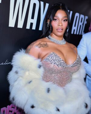Joseline Hernandez Instagram - I never went back to the strip club 
And the Man that makes my greatest hits is fine as he can be! I'm like Mama D Bishh I deserve! Our New Single release party in New York went like this 🔥😅🥰😘🤑💰 #ny DID YOU EVER REALLY Love me 😝 go download (I LIKE THE WAY YOU ARE) available in all platforms