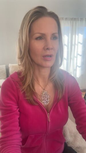 Josie Davis Instagram - Getting ready to go LIVE 🔥 on a podcast I’ll share soon!! 💖