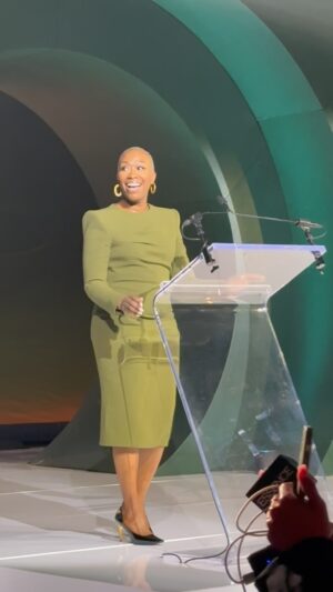 Joy Reid Instagram - @essence Black Women in Hollywood standing o for the amazing @joyannreid. We got to support our sister and OUR sisters said… #WENEEDJOY STILL 

Thank you to @ingabeckham and @sergiohudson for the perfect drip 💧 

Thank you @essence and @alphonsodavid for the amazing honor!